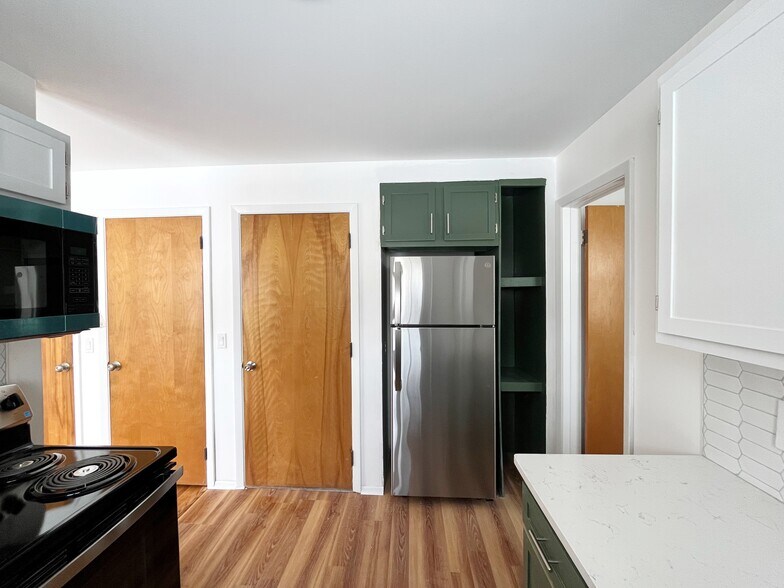 Building Photo - 104 Seminole Way