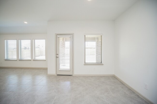 Building Photo - 3318 Parker Trce Dr