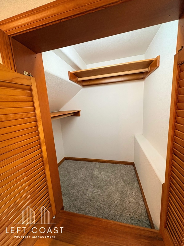 Building Photo - 7205 SW Burl Dr