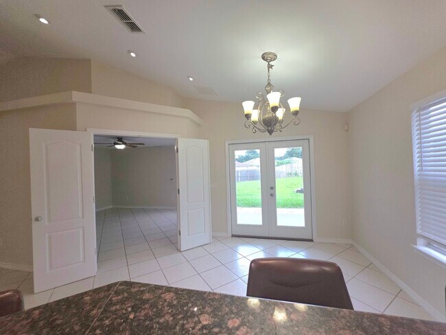 Building Photo - 3/2 Cul-de-Sac Home with Huge Fenced Yard ...