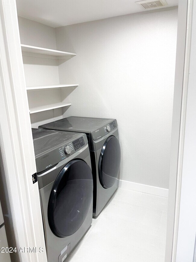 Building Photo - 1460 E Todd Dr