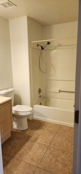 Building Photo - 7109 Tourmaline Rd NE