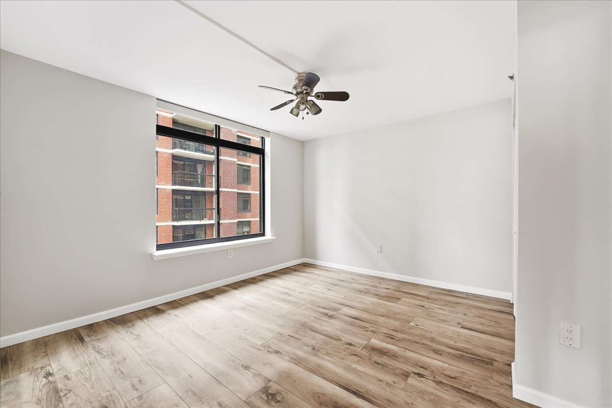 Building Photo - 700 1st St