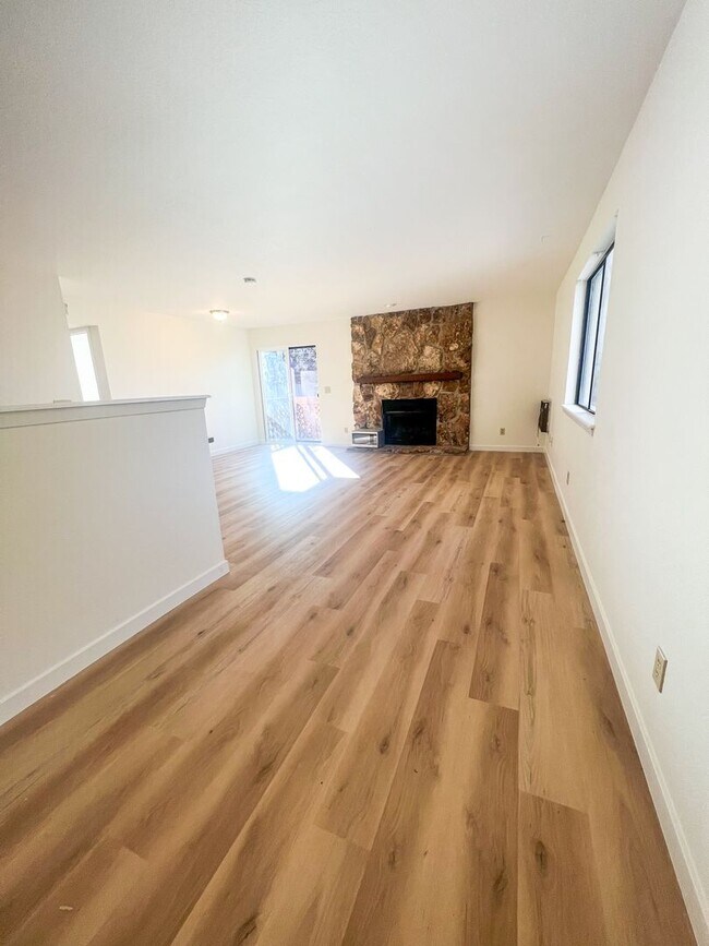 Building Photo - 143 S Zang Way