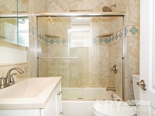 Building Photo - Classic bungalow with modern finishes in burgeoning Regis neighborhood.