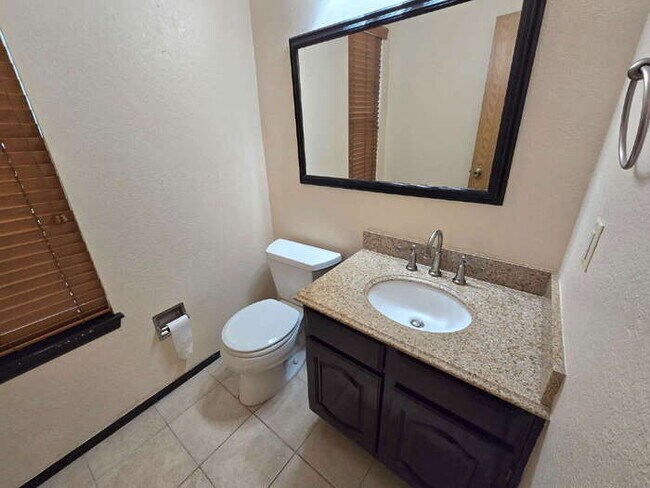 Building Photo - "Charming 4-Bedroom Retreat in Castle Rock with 2.5 Baths, Fenced yard, 2 car attached garage - Y...