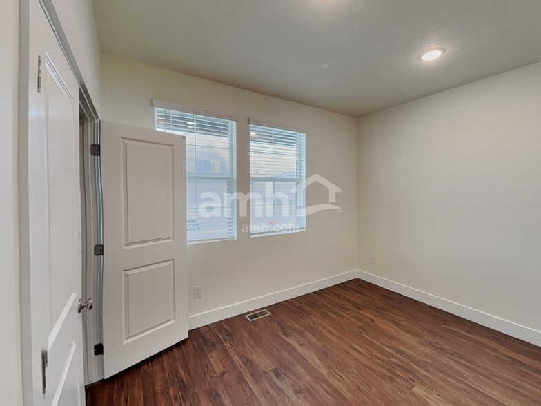 Building Photo - 3126 N Vigo Ave