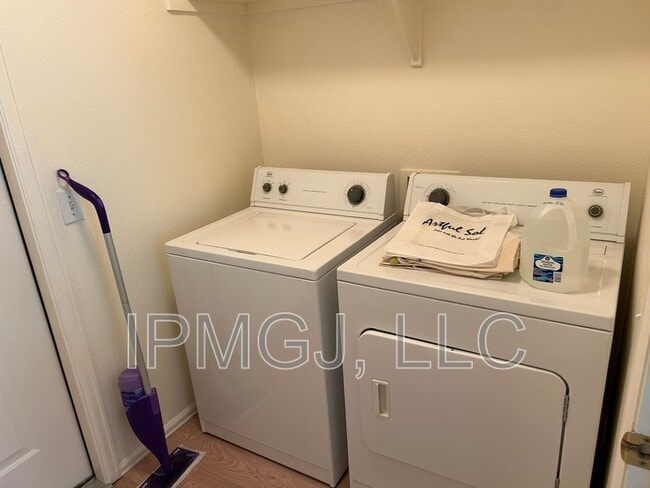 Building Photo - 815 Lincoln Ct