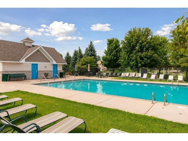 Building Photo - 9995 Wildflower Dr