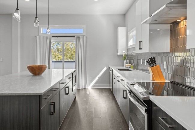 Building Photo - 1224 2nd Ave S