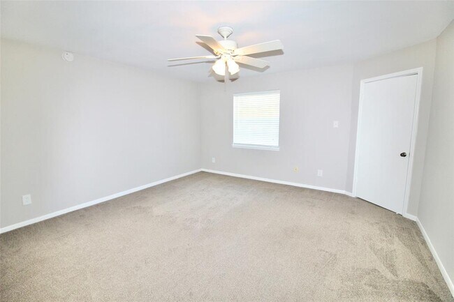 Building Photo - 2 River Creek Way