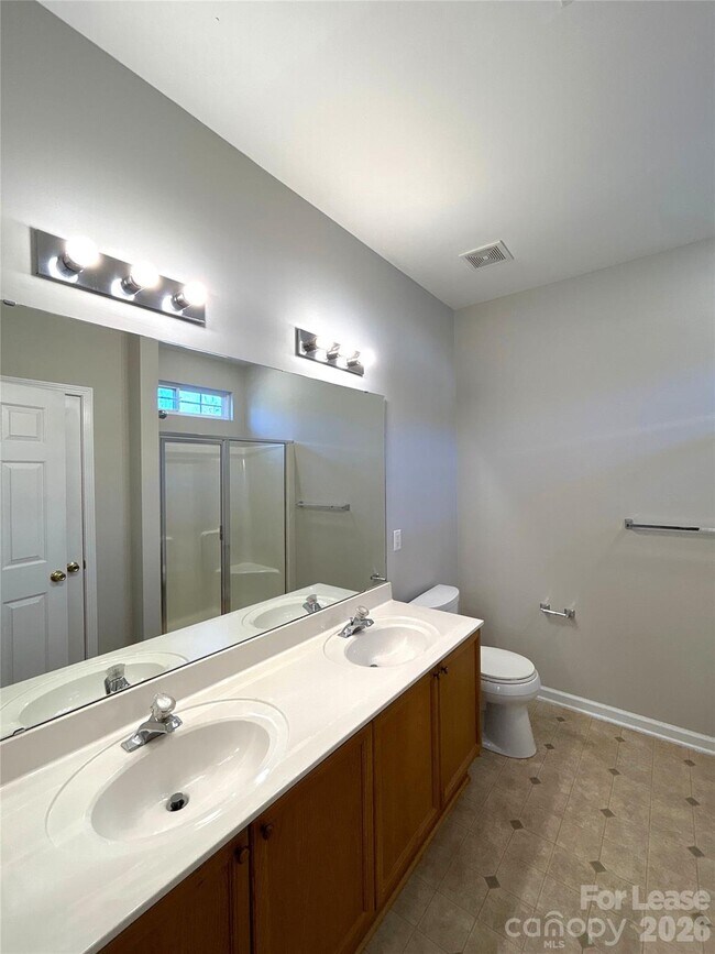 Building Photo - 2140 Pineapple Ct