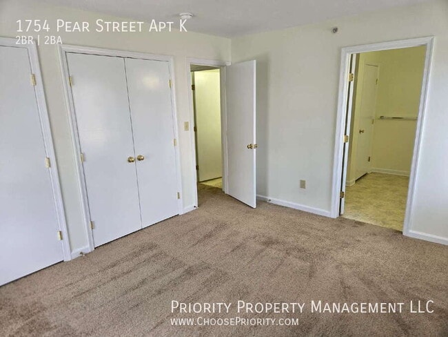 Building Photo - 1754 Pear St