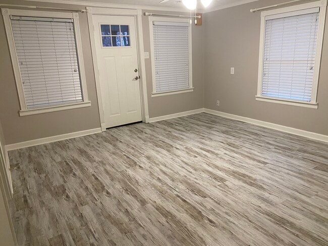 Building Photo - 510 Cedar St