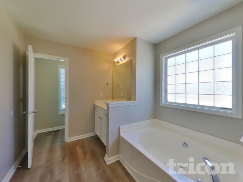 Building Photo - 38 Stonemont Ct