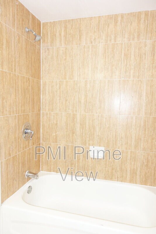 Building Photo - 495 NW 72nd Ave