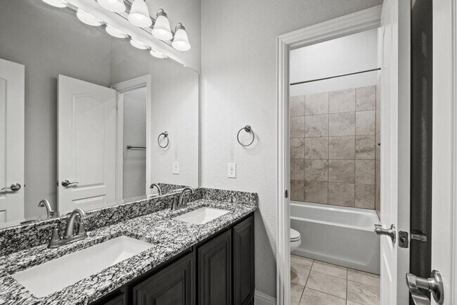 Building Photo - 314 Waverly Dr