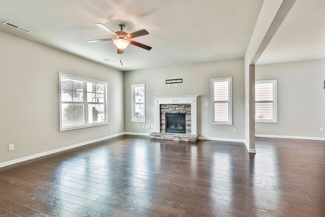 Building Photo - Spacious 5BR Home in Senoia — Golf Cart to Downtown