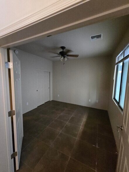 Building Photo - 402 E Croydon Park Rd