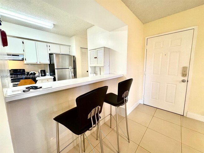 Building Photo - 620 S Park Rd