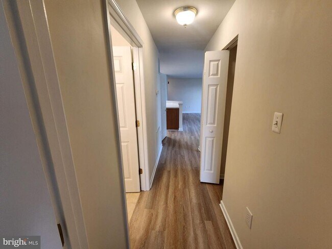 Building Photo - 2029 Windsong Dr