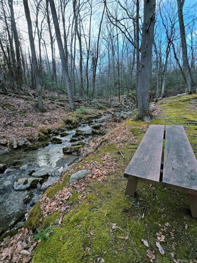 Building Photo - 37 Hill Rd