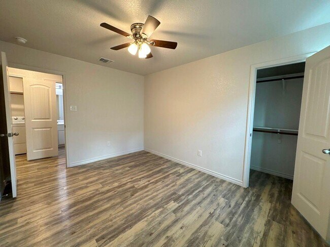 Building Photo - 205 Dolphin Dr