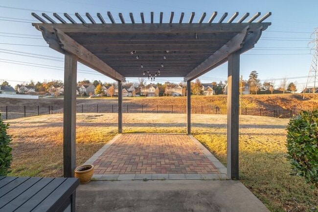 Building Photo - Third month rent free if you sign a lease before 01/31! Spacious 4 Bedroom, 3.5 Bath Home for Ren...