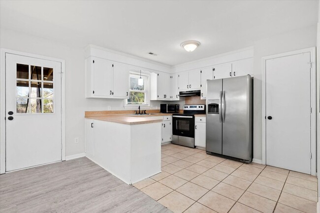 Building Photo - Four Bedroom Brick home in Sangaree