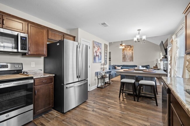 Building Photo - 1049 Whitney Dr