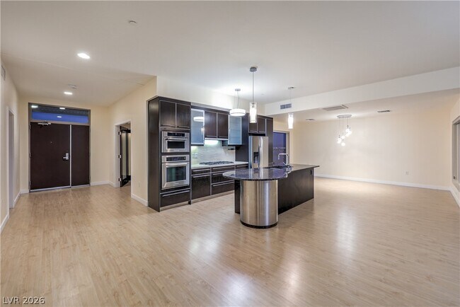 Building Photo - 8925 W Flamingo Rd