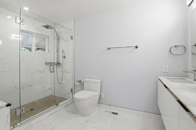 Building Photo - 2010 Santa Cruz Ave