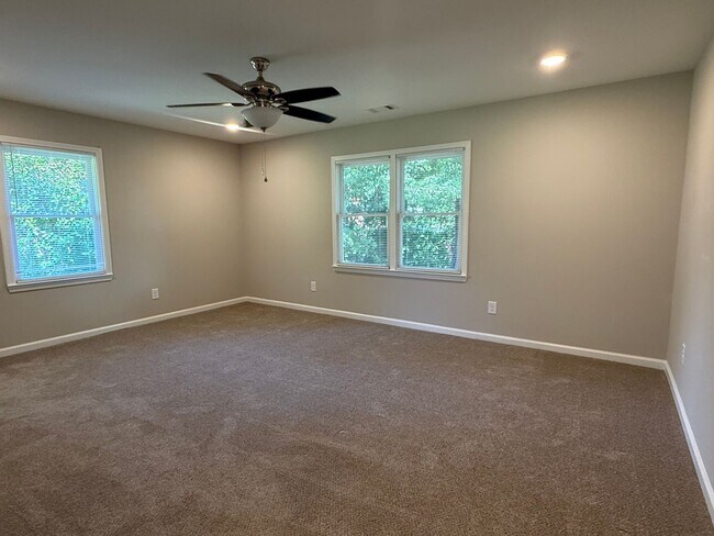 Building Photo - 3 Bedrooms, 2 Bathrooms - Home in North Rome!