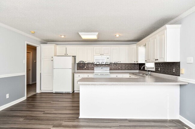 Building Photo - 1082 Hampton Rd