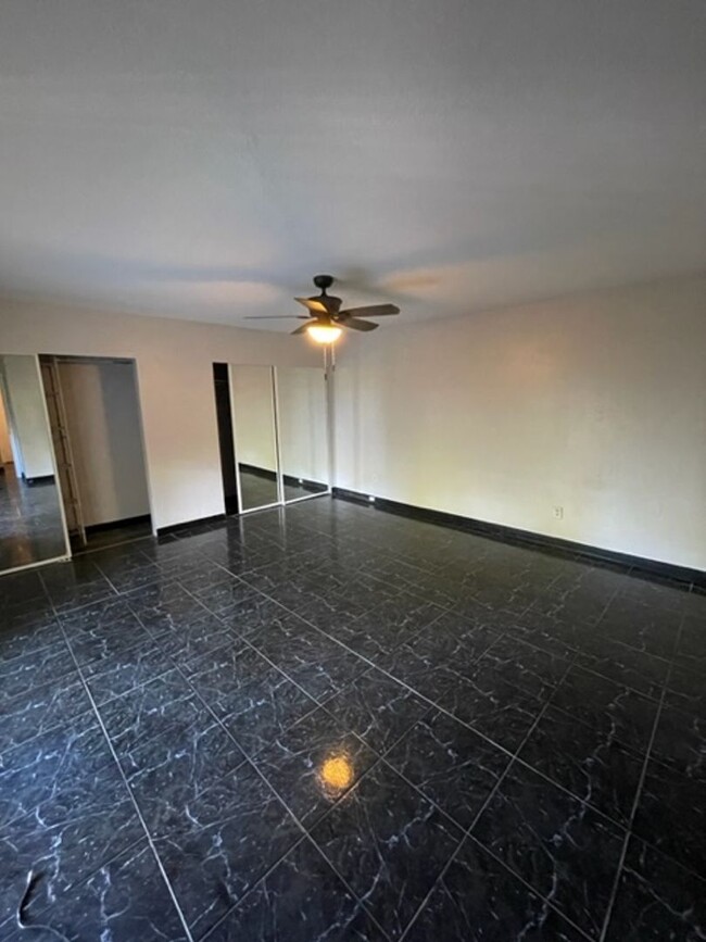 Building Photo - 2 Bedroom 2 Bath Townhome For Rent in Port...