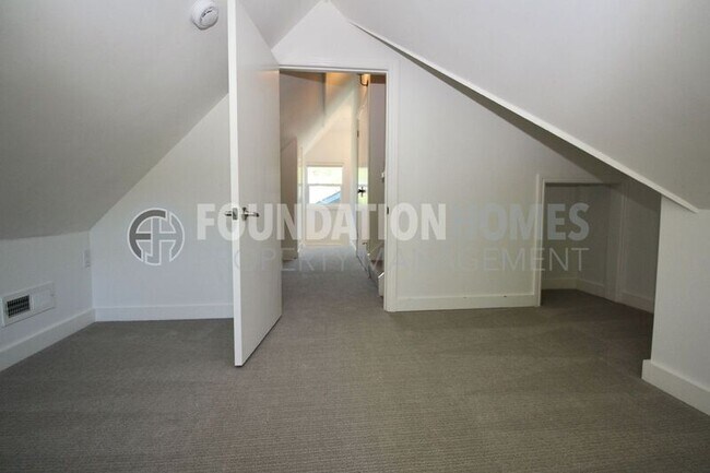 Building Photo - 2022 Fifth Ave