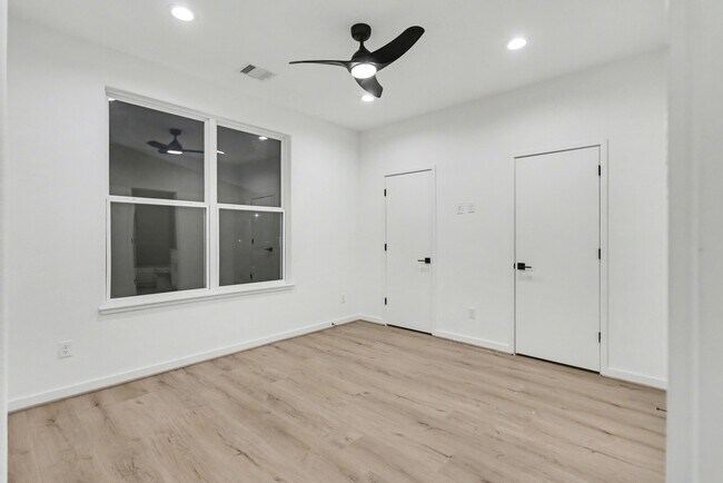 Building Photo - 203 Danna Ln