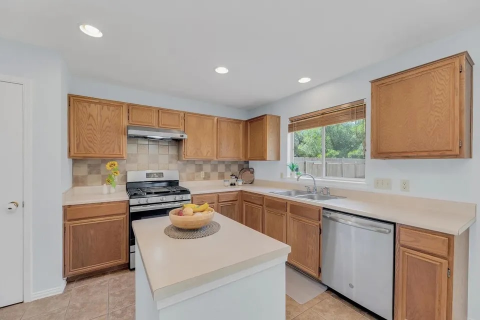 Building Photo - 16914 Dorman Dr