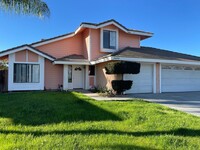 Building Photo - LARGE 4 BEDROOM 3 BATHROOM HOME IN MORENO ...