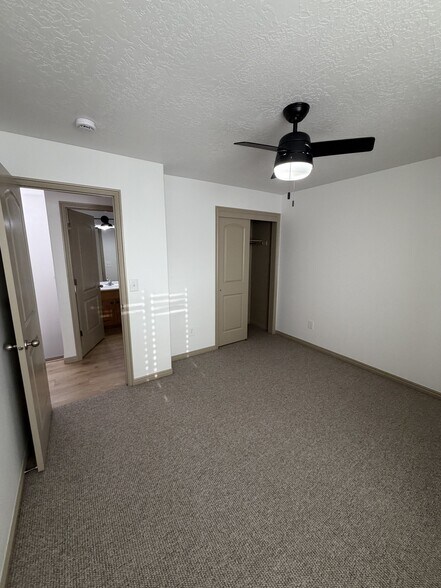 Building Photo - 1138 Kensington Dr