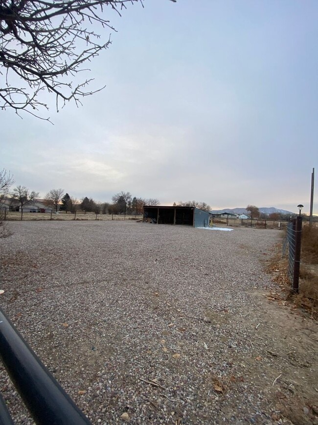 Building Photo - Gorgeous Fully Remodeled 3 Bed 1.5 baths a...