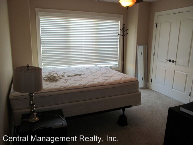 Building Photo - 4 br, 4.5 bath House - 1729 Burdette St.