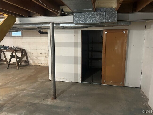 Building Photo - 511 Hickory St