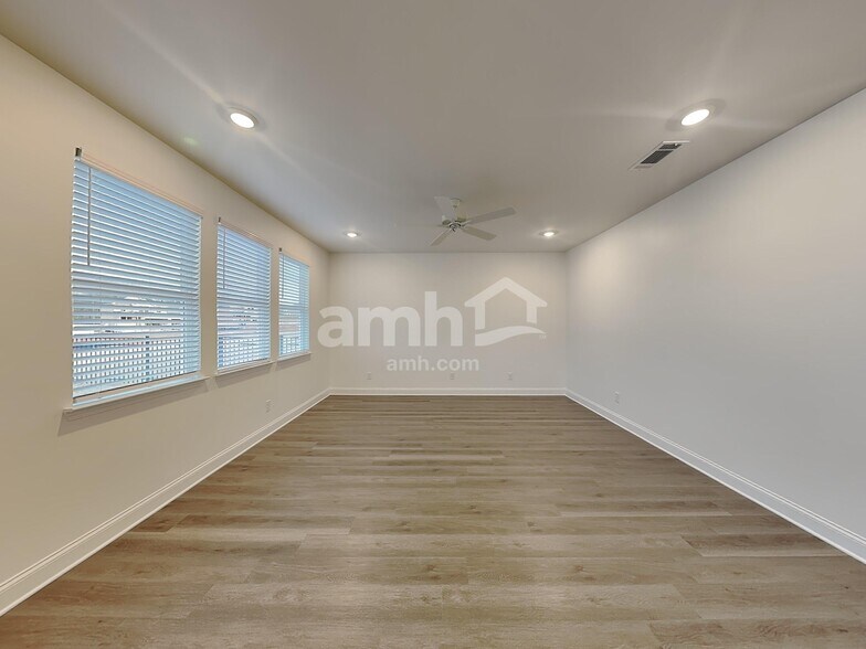 Building Photo - 439 Hickory Pointe Rd