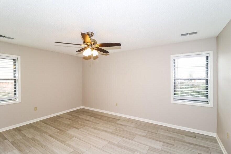 Building Photo - 6424 Barwick Dr
