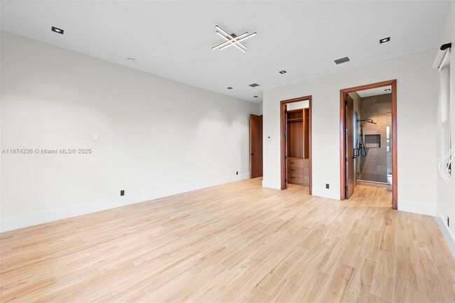 Building Photo - 461 Poinciana Dr