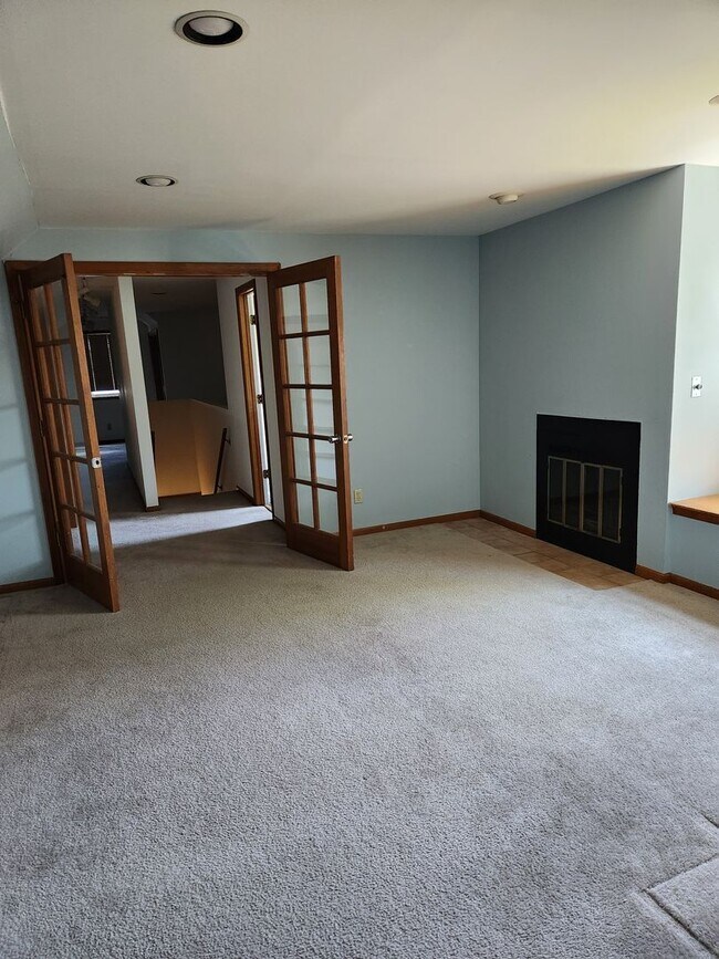 Building Photo - 5901 Charles St