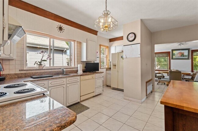 Building Photo - 38 George St