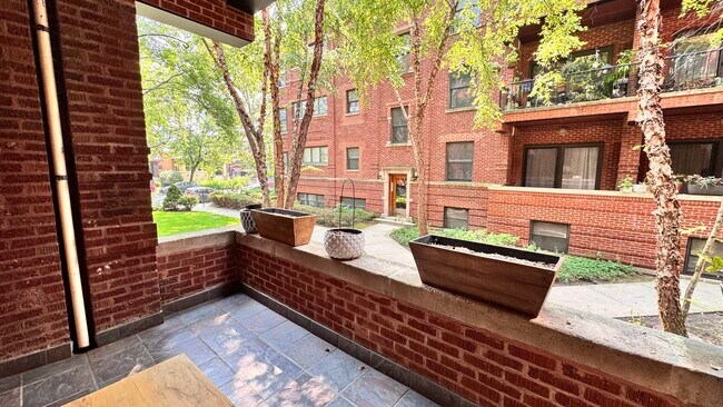 Building Photo - 6620 N Ashland Ave