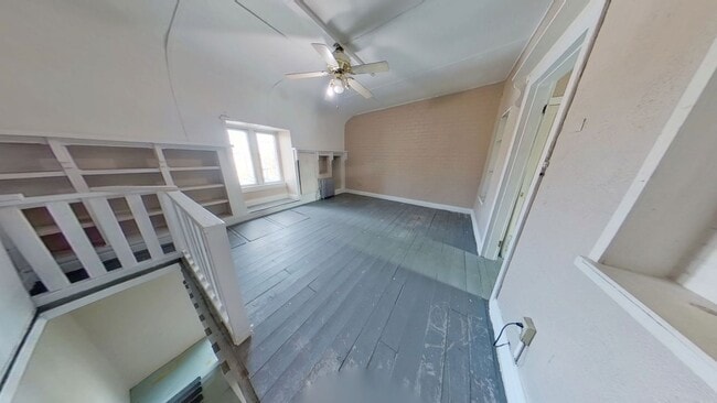 Building Photo - Second-Floor Apartment Accepting Housing Vouchers